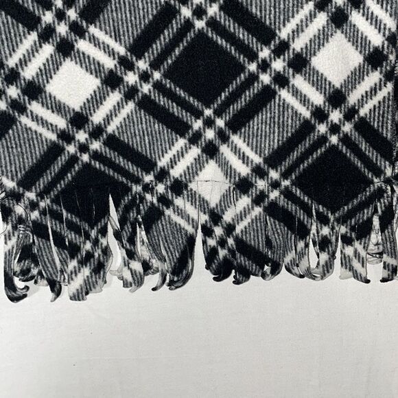 Merona plaid scarf - Picture 5 of 7